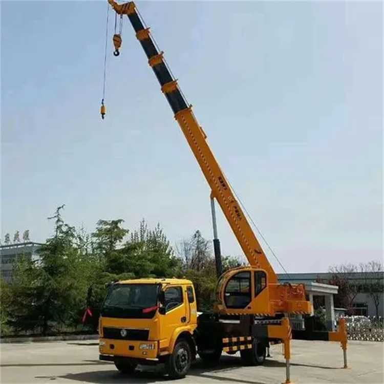 望牛墩镇钢筋笼入孔时,由吊车采用单点起吊